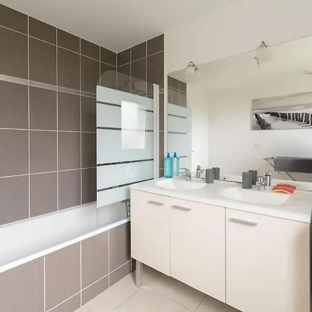 Maison 8 Pers A 15min A Pied De La Avec Jardin *