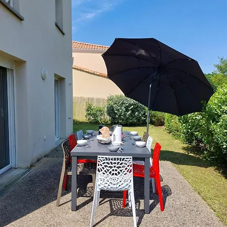 Maison 8 Pers A 15min A Pied De La Avec Jardin Дом отдыха *