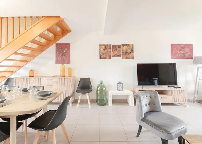 Дом отдыха Maison 8 Pers A 15min A Pied De La Avec Jardin *