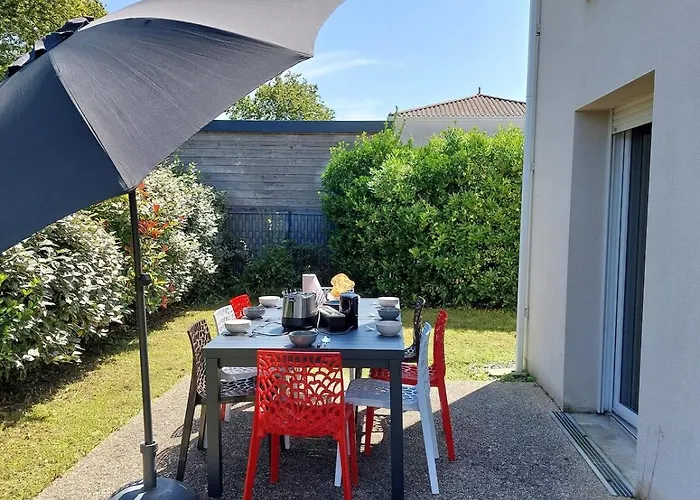 Maison 8 Pers A 15min A Pied De La Avec Jardin Дом отдыха *