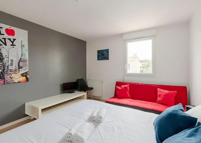 Maison 8 Pers A 15min A Pied De La Avec Jardin ポルニック